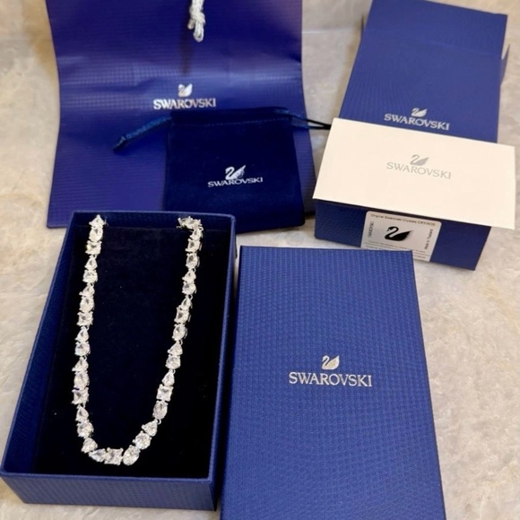 Swarovski Crystal Silver Necklace - Picture 8 of 8